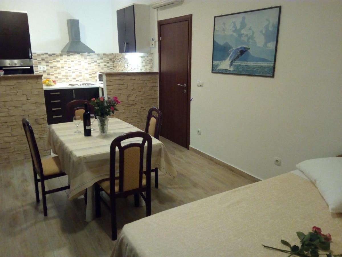 Apartment On The Beach Lokva Rogoznica Exterior foto